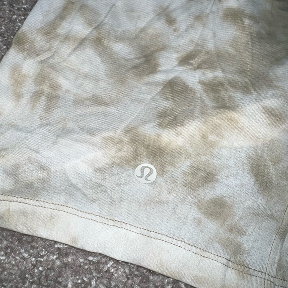 Tie dye Lululemon tee - Picture 3 of 3